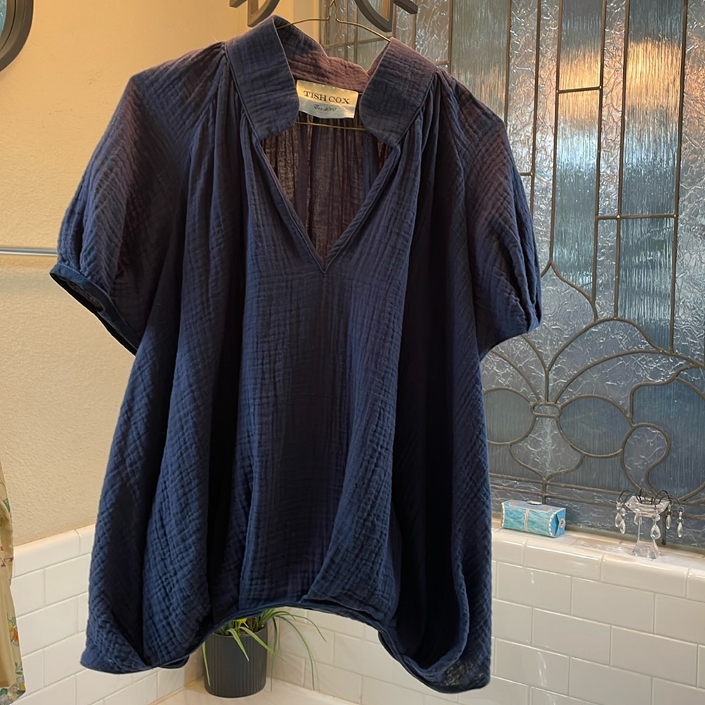 TISH COX Made in Dallas Texas . Navy bubble blouse . NEW w/o Tags . Oversized